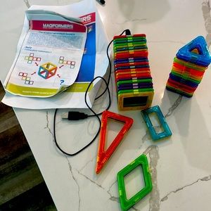 Lot Of Magformers Magnetic Building Toy 46 Pieces & light piece